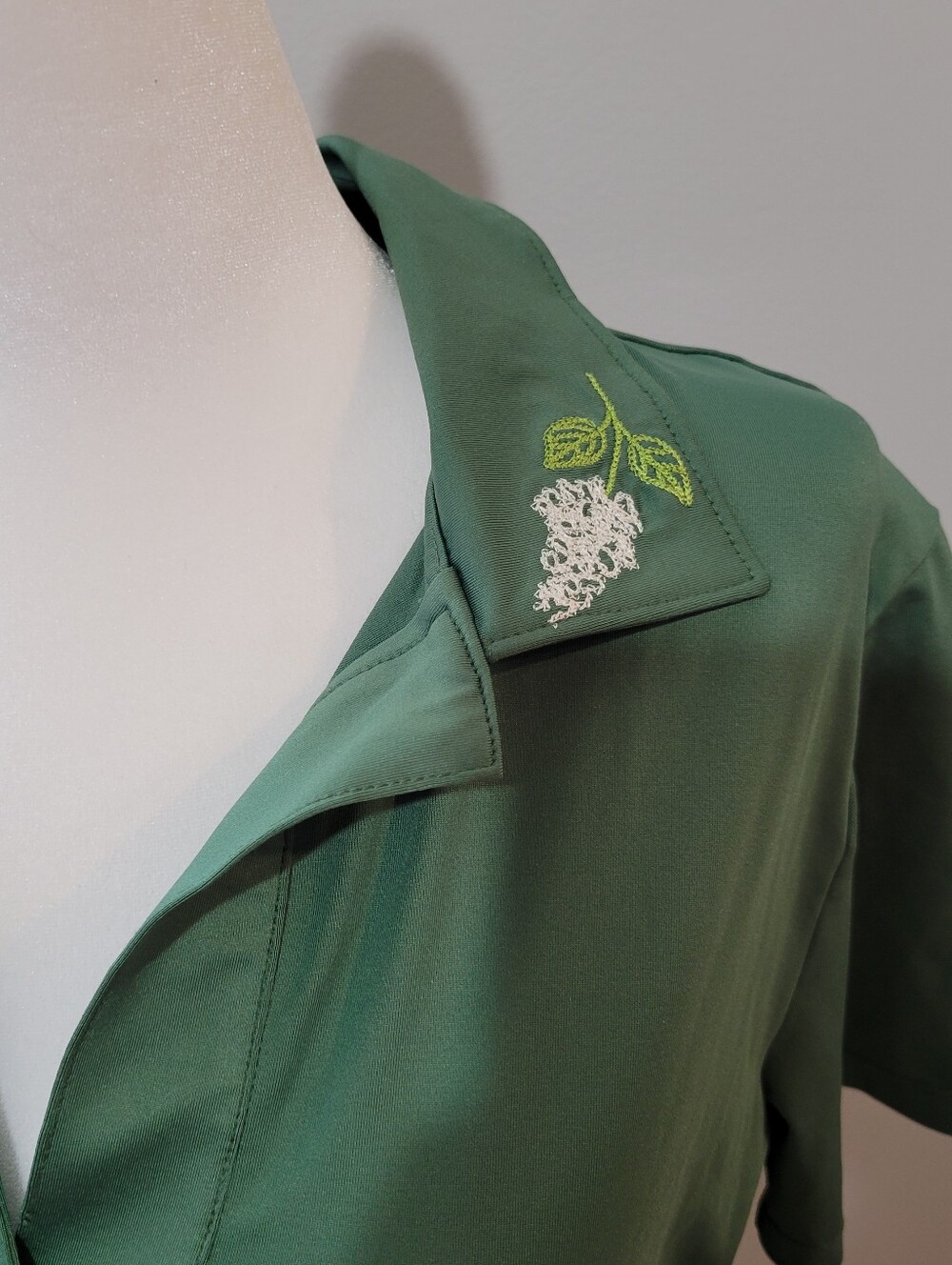 Tuckernuck Floral Green Short Sleeve Casual Athletic Nature Feminine Top Small - Picture 2 of 10